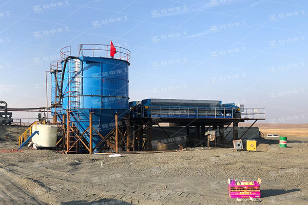 200平方的壓濾機(jī)有嗎？污泥脫水機(jī)多少錢(qián)一臺(tái)？